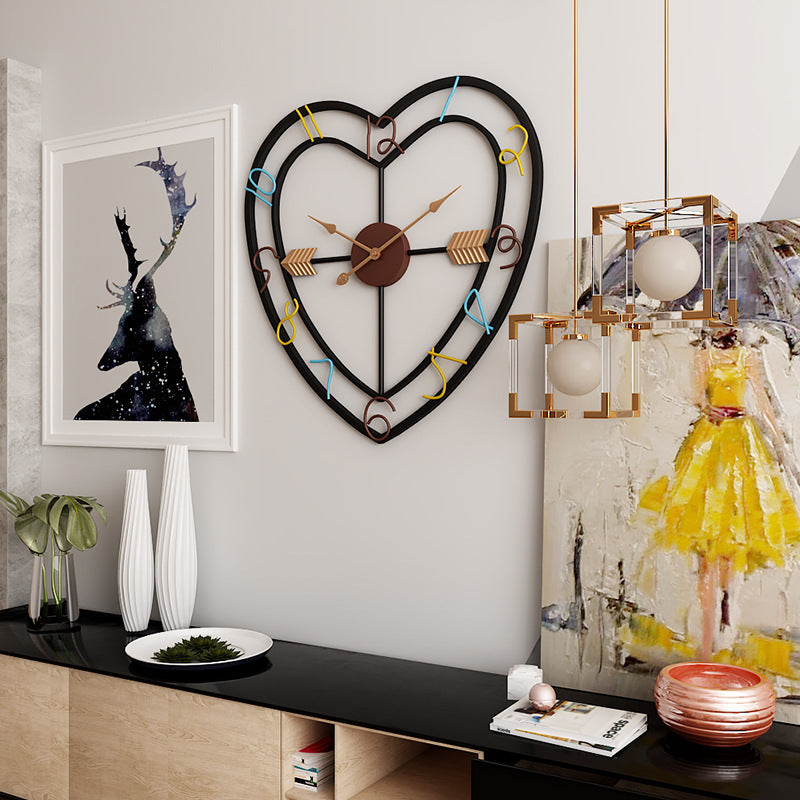 Reloj de pared de metal con diseño de amor