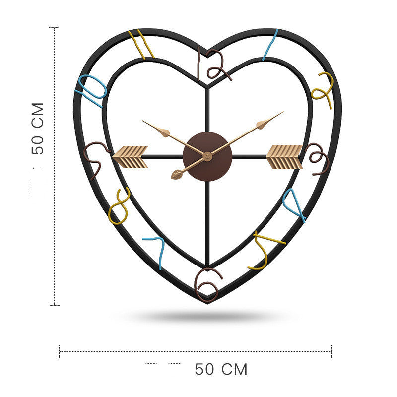 Reloj de pared de metal con diseño de amor
